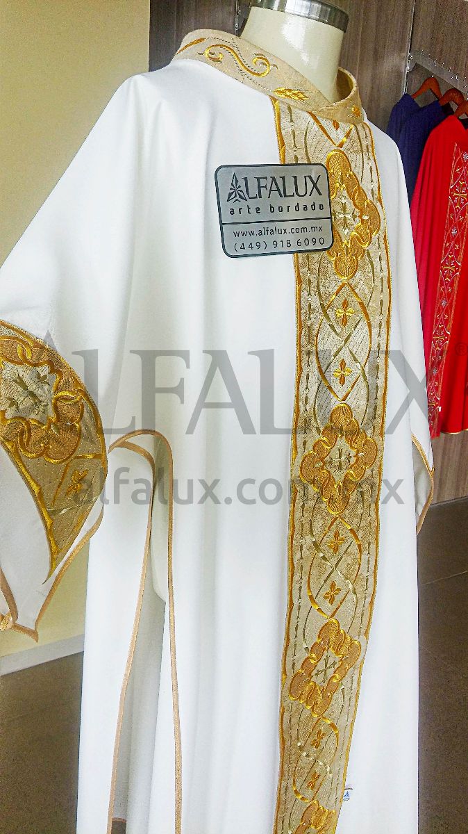 02 ROYAL Dalmatica Blanco Brocado Mangas